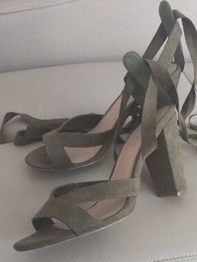 Shoe Dazzle Natty Olive Green Suede Ankle-Tie Block Heels Size 8.5